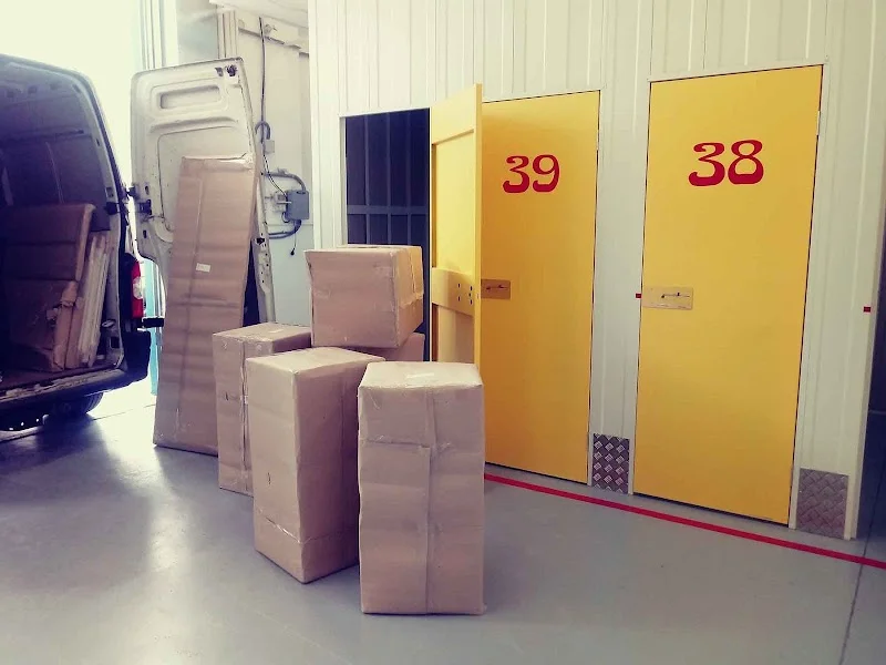 Ssolid Self Storage S.L. Construcción, fabricación, montaje, licencias de trasteros en C. G Marconi, 80, Periurbano - Rural, 33211 Gijón, Asturias, España - Imagen 3