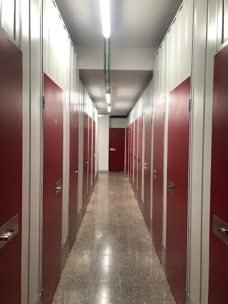 Trasteros Can Serra en Carrer del Molí, 20, 08906 L'Hospitalet de Llobregat, Barcelona, España - Imagen 2