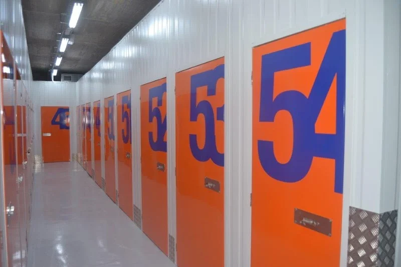 Trasters G24 en Carrer del Cobalt, 190, 08907 L'Hospitalet de Llobregat, Barcelona, España - Imagen 1