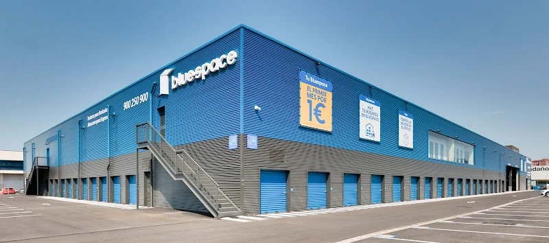 Trastero Bluespace Gobeo – trasteros en Sansomendi en Av. de Los Huetos, 50, 01010 Vitoria-Gasteiz, Álava, España - MejorTrastero