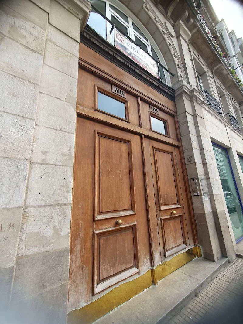 Luggage Storage Vitoria-gasteiz Station - Radical Storage en Florida Kalea, 17, 01005 Vitoria-Gasteiz, Araba, España - Imagen 2