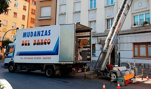 Mudanzas Del Barco en Abetxuko Kalea, 9, BAJO, 01013 Vitoria-Gasteiz, Araba, España - Imagen 2