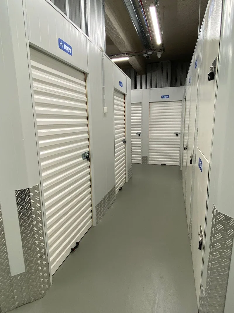 RedTras - Trasteros y Más Coruña en Avenida Finisterre, 49, 15004 A Coruña, España - Imagen 1