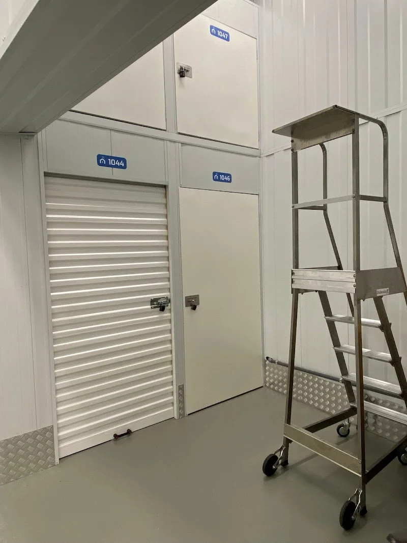 RedTras - Trasteros y Más Coruña en Avenida Finisterre, 49, 15004 A Coruña, España - Imagen 4