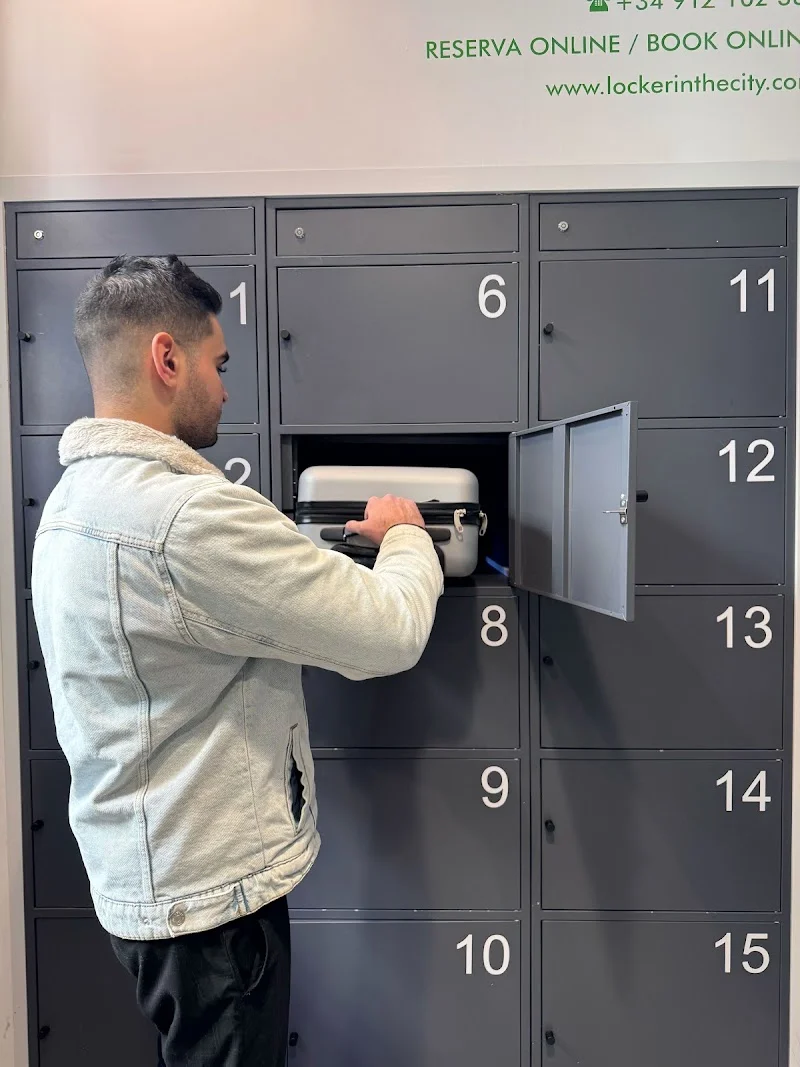 Locker in the City A Coruña - Consigna 24h en Rúa Estreita de San Andrés, 15, 15003 A Coruña, España - Imagen 1