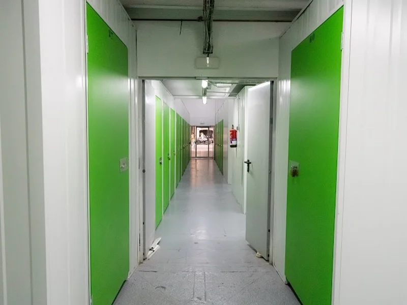 Pongo Trasteros Retiro en C. de Luis Mitjans, 28, Retiro, 28007 Madrid, España - Imagen 2