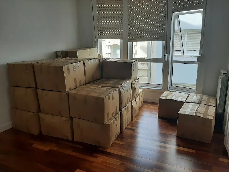 Mudanzas Efectiva en Rúa Orzán, s/n, 15001 A Coruña, España - Imagen 4