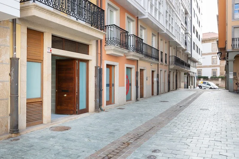 Leoneras Varela Silvari en Rúa Varela Silvari, 16-18, bajo, 15001 A Coruña, España - Imagen 3