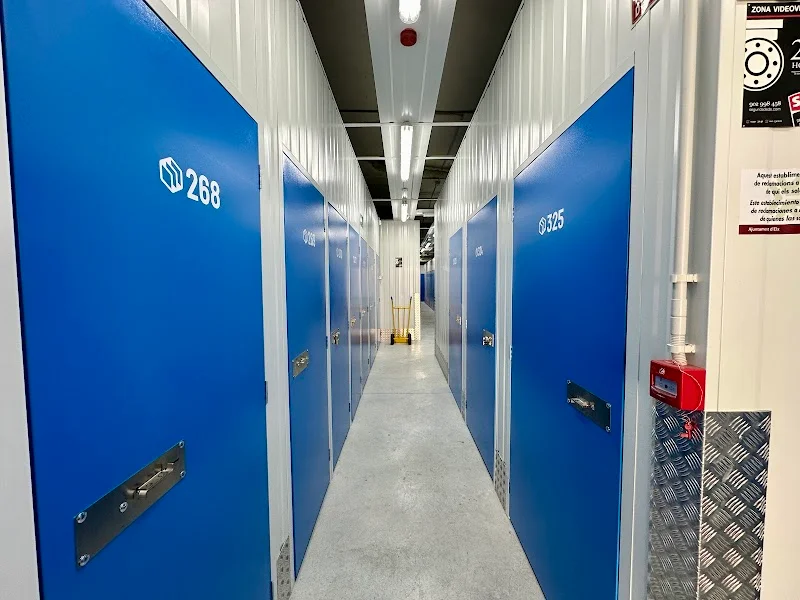 Guardacenter | Alquiler de trasteros en Elche en Carrer Asunción Parreño García, 81, 03205 Elx, Alicante, España - Imagen 2