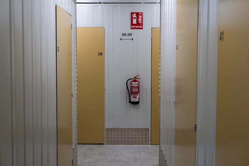 Elx Box Trasteros en Carrer Ramón Vicente Serrano, 6, 03206 Elx, Alicante, España - Imagen 2