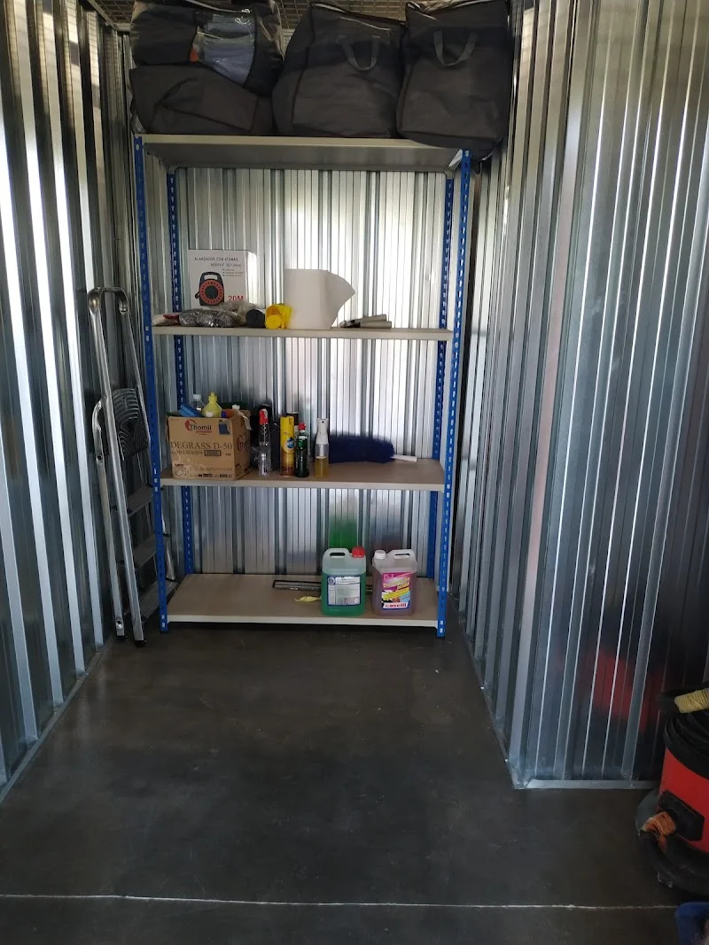 Guardarium "Trasteros Albert Einstein" en Avinguda de Jubalcoi, 18, 03202 Elx, Alicante, España - Imagen 3