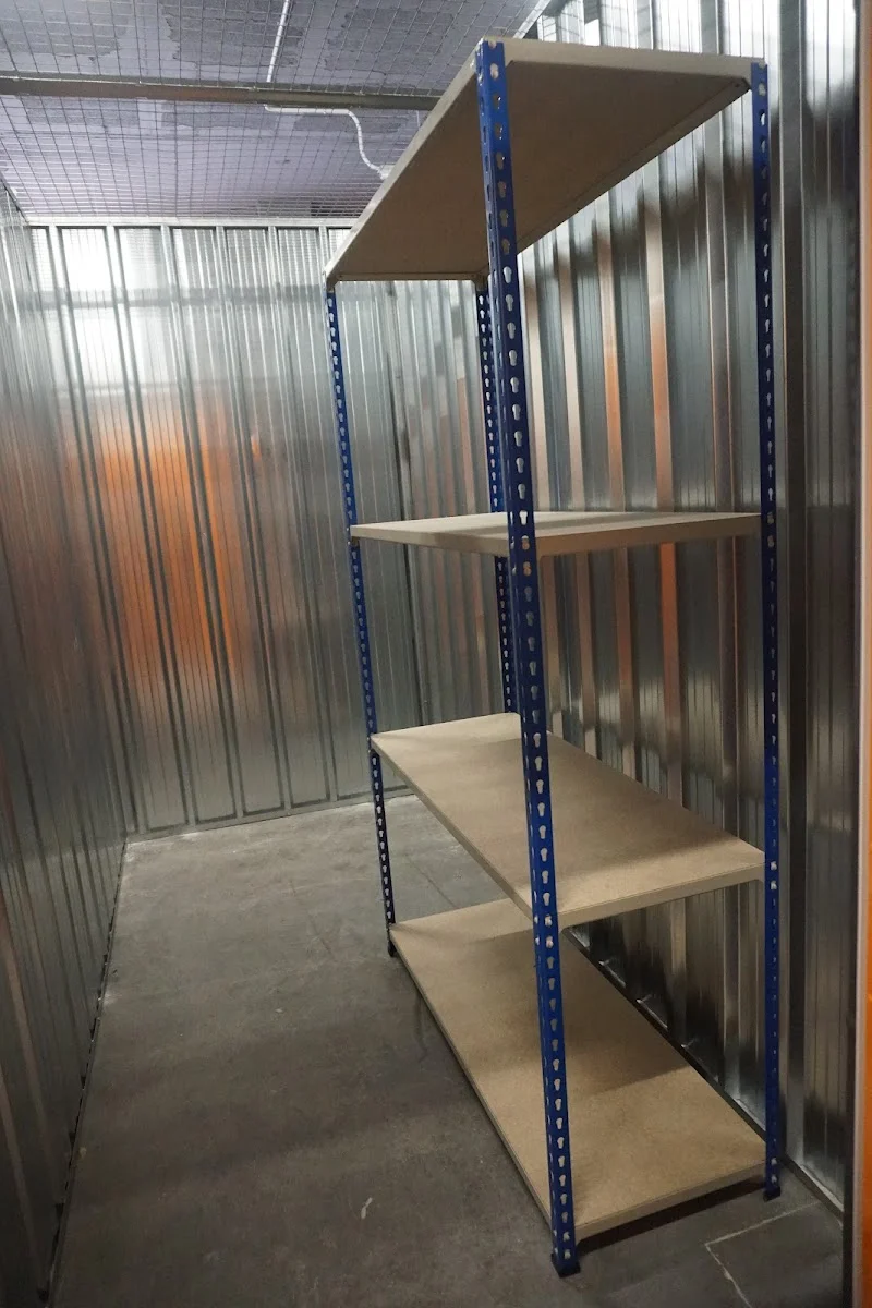 Guardarium "Trasteros Albert Einstein" en Avinguda de Jubalcoi, 18, 03202 Elx, Alicante, España - Imagen 5