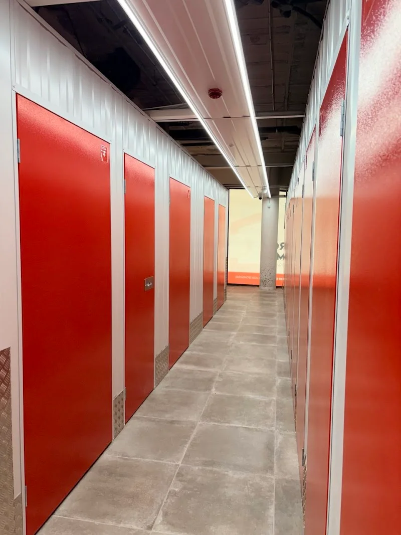 Trasteros Premium Elche CS – Lockers & Self Storage en Carrer Cristóbal Sanz, 63, 03201 Elx, Alicante, España - Imagen 1