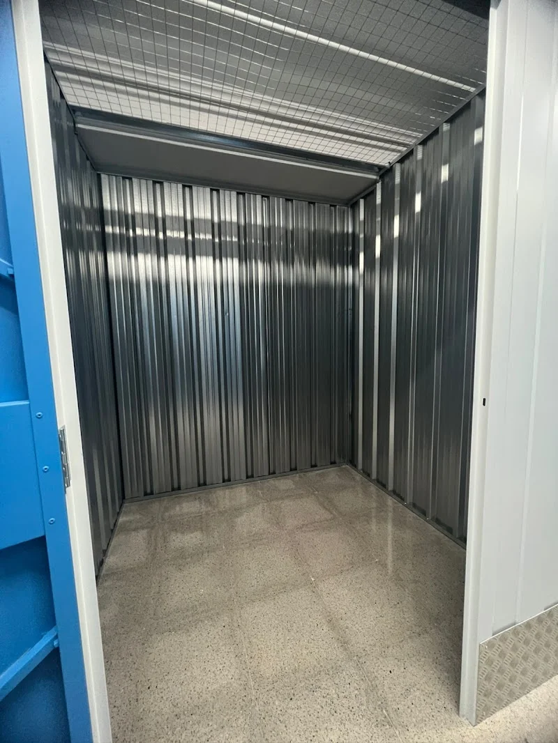 TRASTEROS DE ALQUILER - Blue lock en Carrer Pablo Surra de Garay, 1, 03205 Elx, Alicante, España - Imagen 2