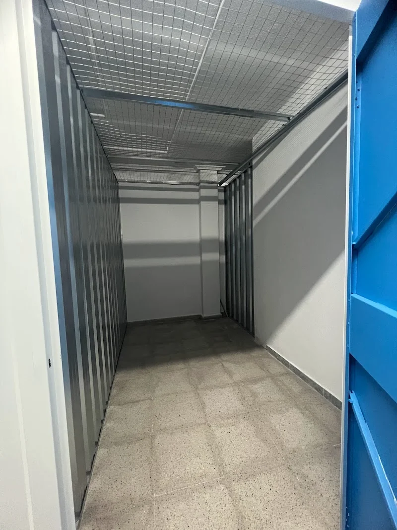 TRASTEROS DE ALQUILER - Blue lock en Carrer Pablo Surra de Garay, 1, 03205 Elx, Alicante, España - Imagen 4