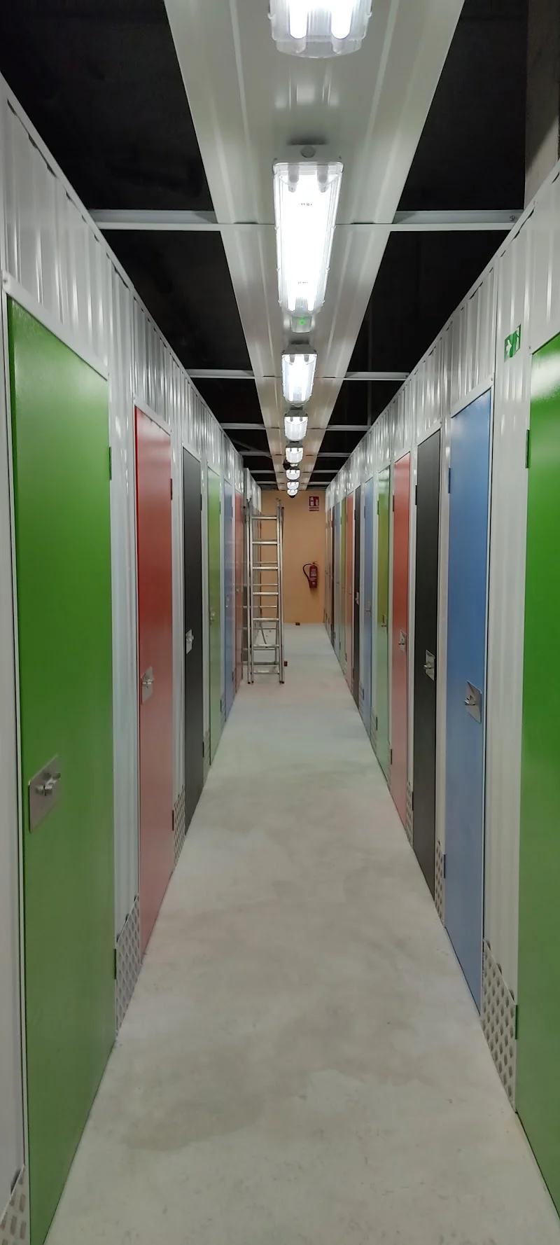 Trasteros MKD en Carrer Blas Selva Mendiola, 45, 03202 Elx, Alicante, España - Imagen 1