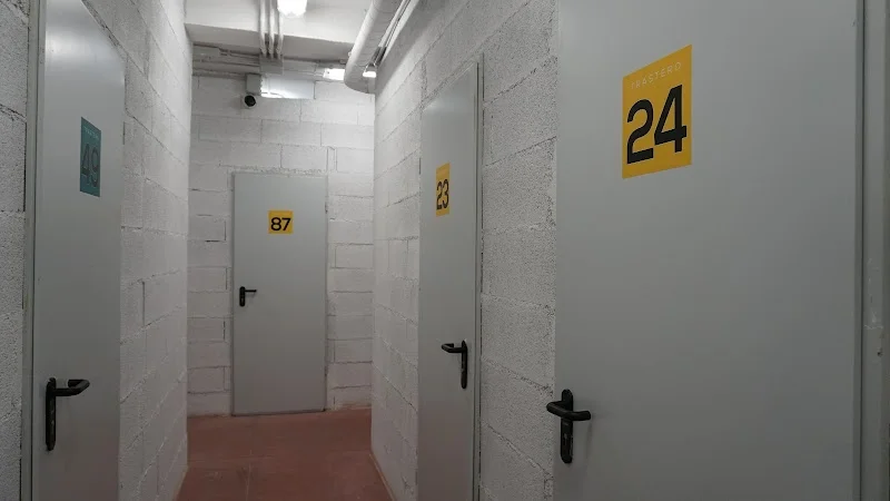 Trastero Trasterok | Alquiler de trasteros Granada | Trasteros Granada | Trasteros baratos Granada en Pje. Comercio, Ronda, 18004 Granada, España - MejorTrastero