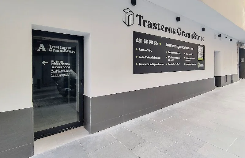 Trastero Trasteros GranaStore - Granada Centro en C. Seminario, 12, Centro, 18002 Granada, España - MejorTrastero