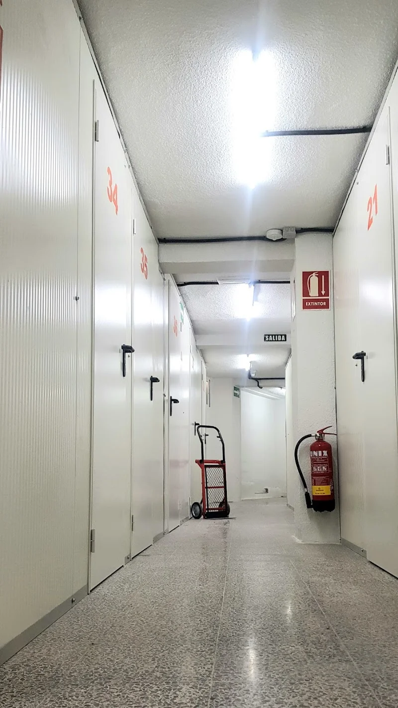 Trasteros Granada - Fígares-Las Flores en Camino de Ronda, Cjón. del Jaque, 35 Esquina, Ronda, 18004 Granada, España - Imagen 3