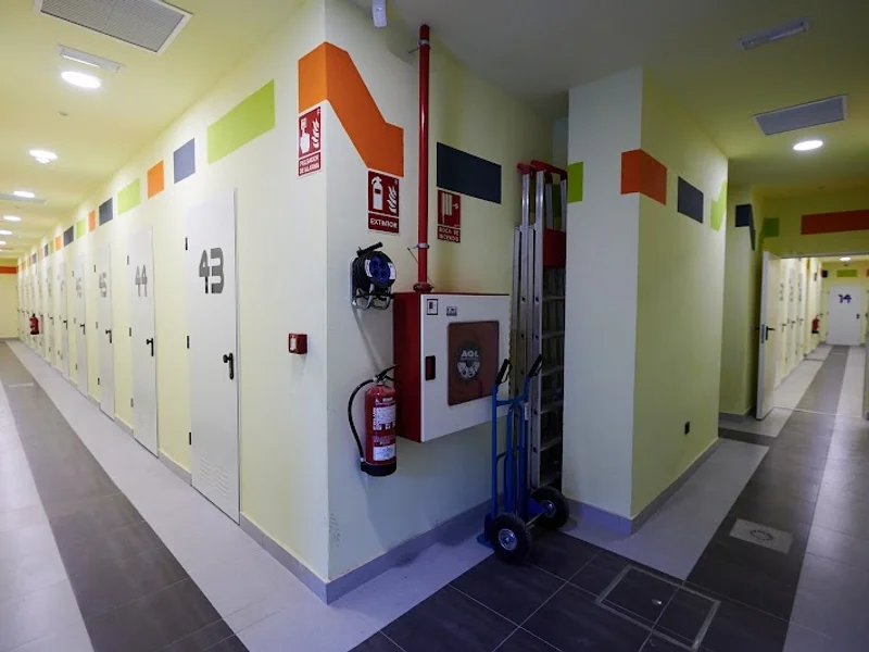 Trastero Mini Almacenes Madrid en Pl. del Encuentro, 1, Moratalaz, 28030 Madrid, España - MejorTrastero