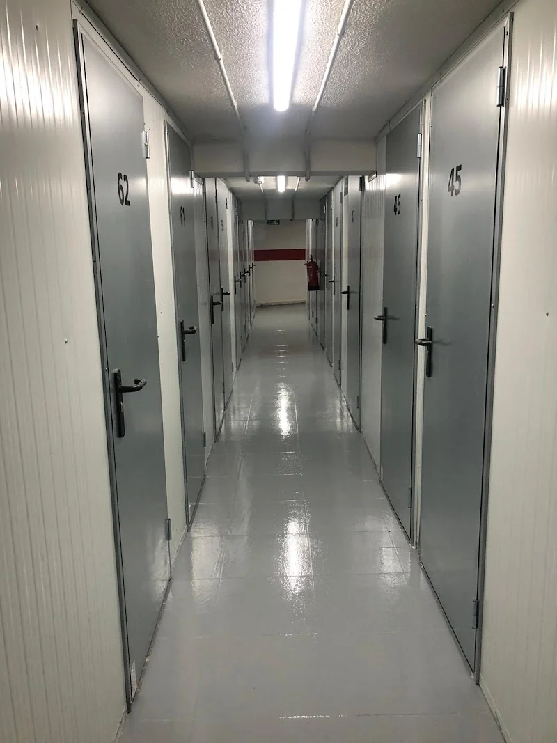 Storage rooms Granada en Calle Cedrán, 6, Centro, 18010 Granada, España - Imagen 1