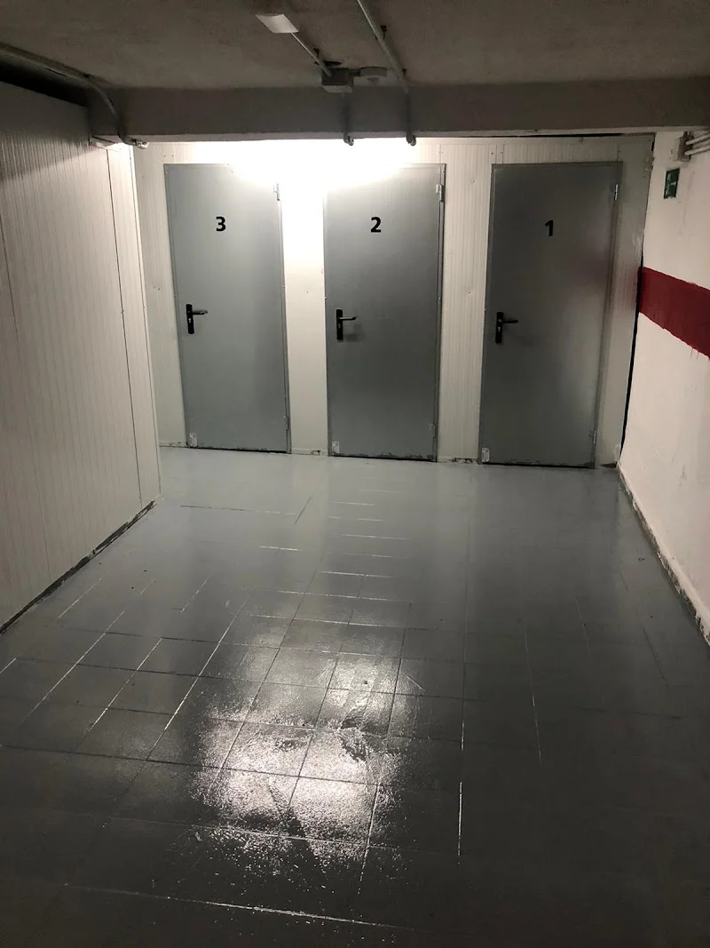 Storage rooms Granada en Calle Cedrán, 6, Centro, 18010 Granada, España - Imagen 2