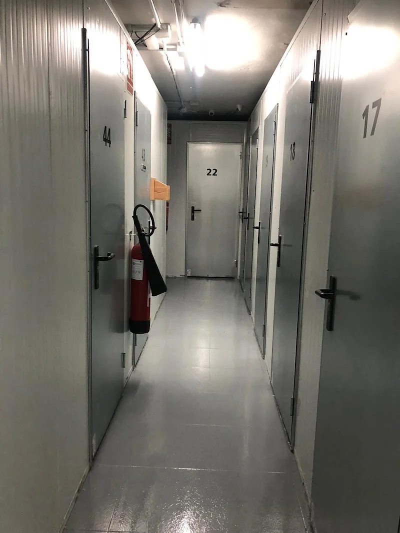 Storage rooms Granada en Calle Cedrán, 6, Centro, 18010 Granada, España - Imagen 4