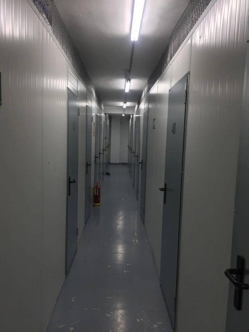 Storage rooms Granada en Calle Cedrán, 6, Centro, 18010 Granada, España - Imagen 5