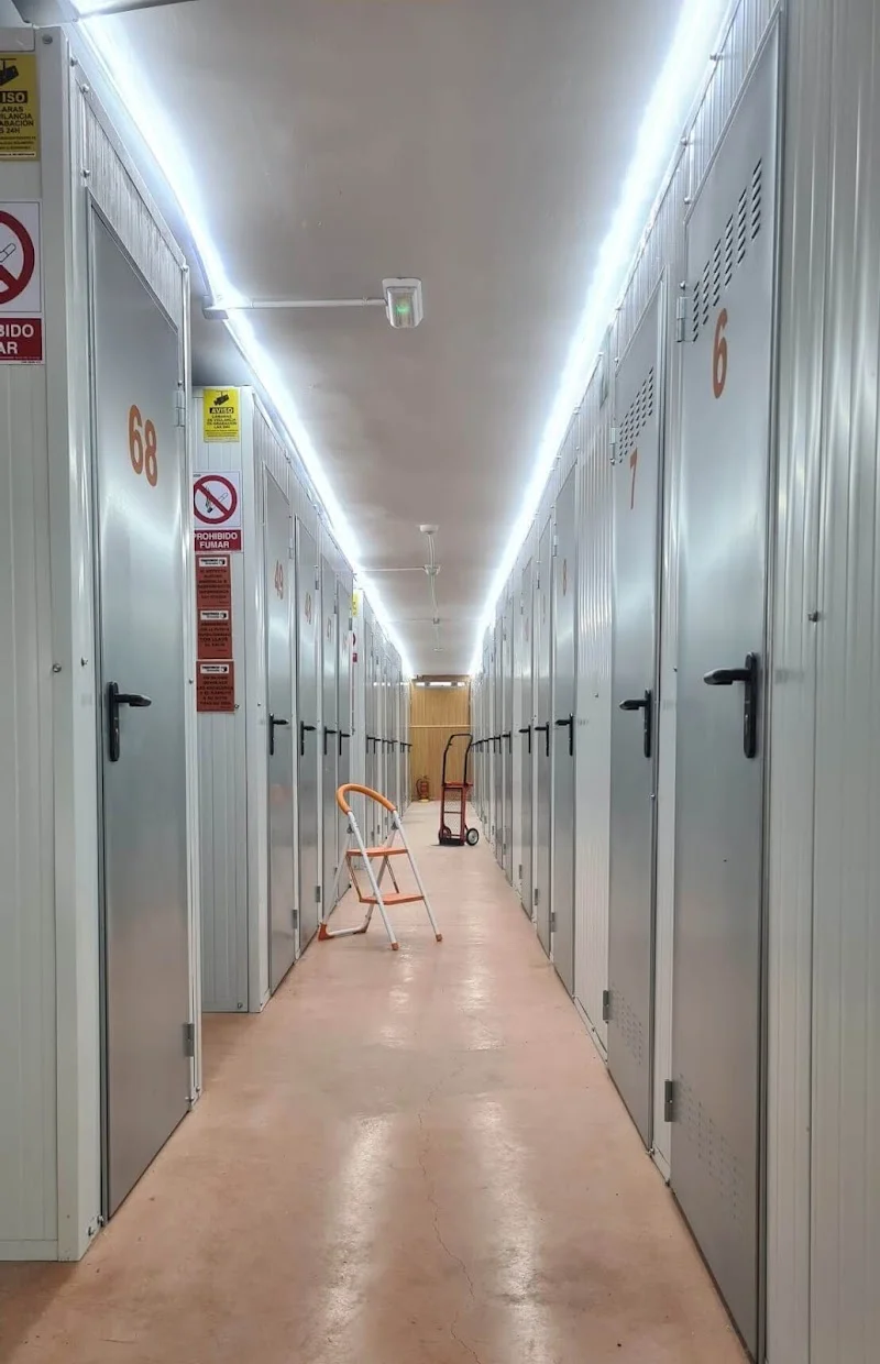 Trasteros Granada - Palacio Deportes en Pcta. Gutierre de Cetina, Zaidín, 18007 Granada, España - Imagen 1