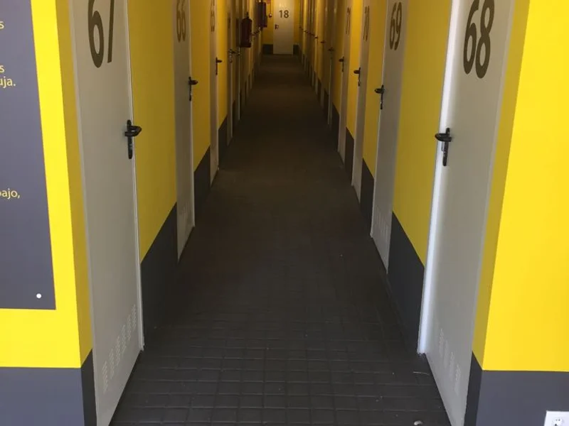 New Trast en Av. de Moratalaz, 40, Moratalaz, 28030 Madrid, España - Imagen 1