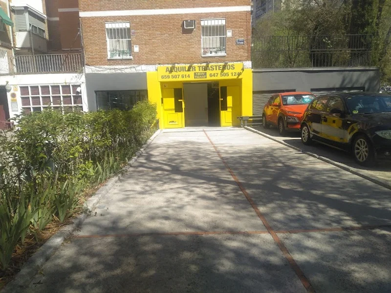 New Trast en Av. de Moratalaz, 40, Moratalaz, 28030 Madrid, España - Imagen 2