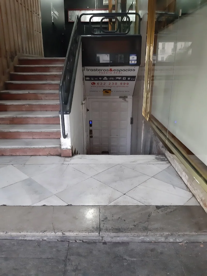 TRASTEROS PUERTA REAL en Prta Real de España, 1, Centro, 18005 Granada, España - Imagen 2