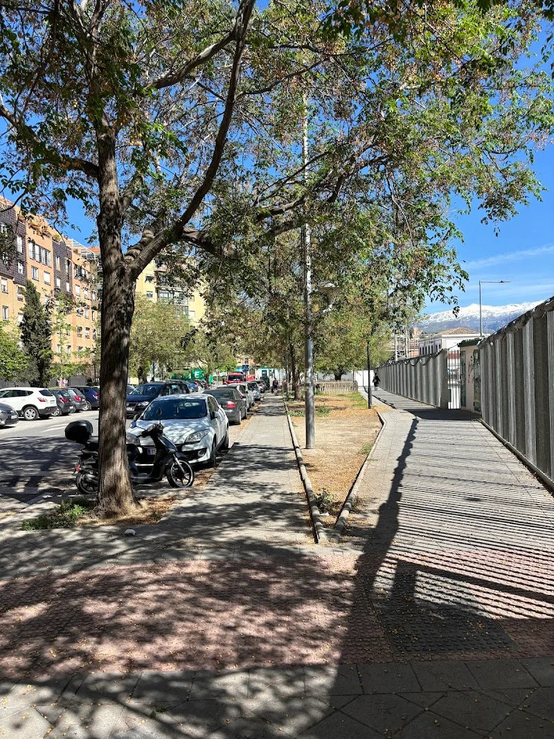 Consignas de equipaje 24h Estación de tren | Locker4Rent Granada en C. Halcón, 20, Beiro, 18014 Granada, España - Imagen 5