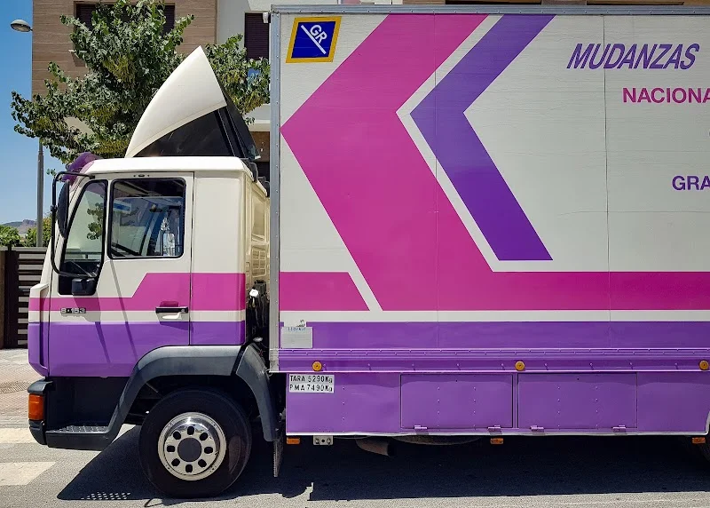 Trastero 𝗠𝗨𝗗𝗔𝗡𝗭𝗔𝗦 𝗩𝗔𝗟𝗘𝗥𝗢 en C. Yerbagüena, 2, Beiro, 18014 Granada, España - MejorTrastero