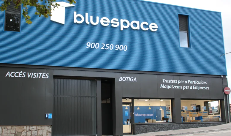 Trastero Bluespace Terrassa Sud en Calle Roselló 2-4 (esquina, Rambla Ponent, 08224 Terrassa, Barcelona, España - MejorTrastero