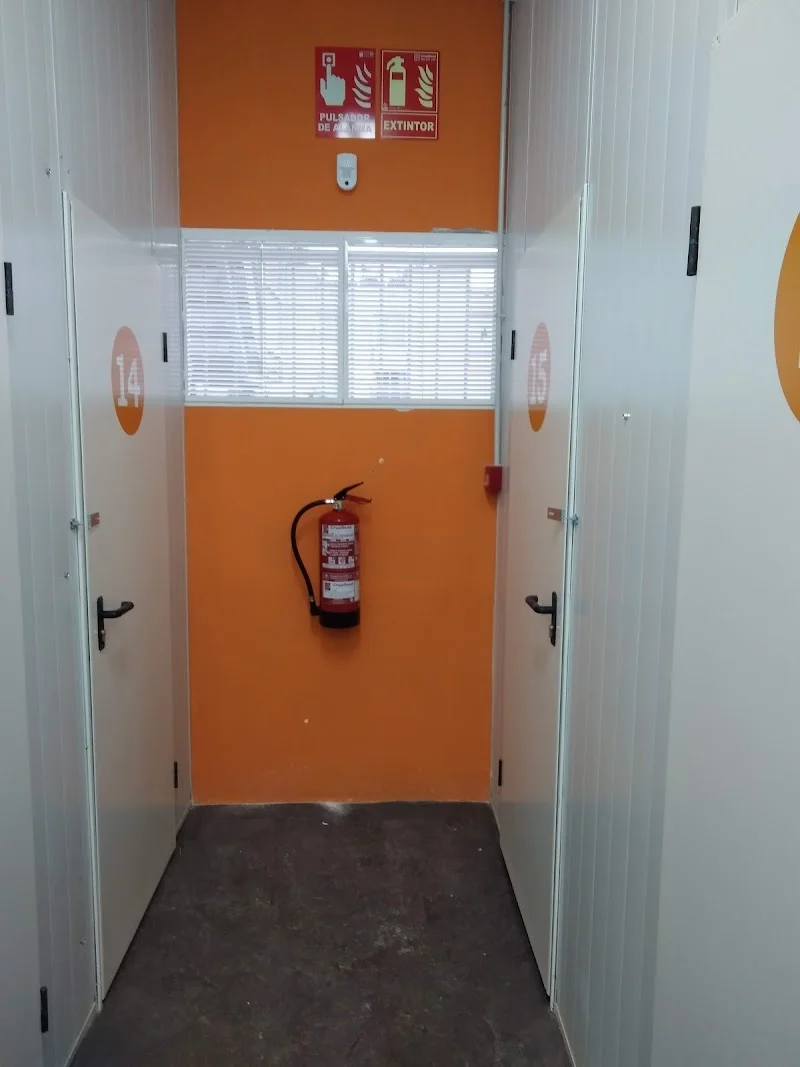 un mar de trasteros en Carrer del Pintor Vancells, 162, 08225 Terrassa, Barcelona, España - Imagen 1