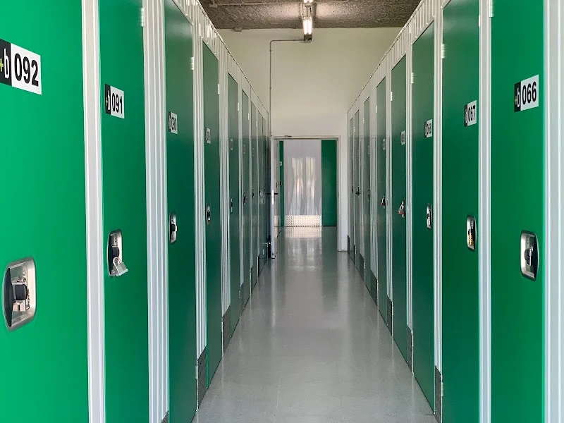 Plusbox Self Storage en Av. del Vallès, 149, 08223 Terrassa, Barcelona, España - Imagen 2