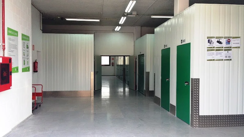 Plusbox Self Storage en Av. del Vallès, 149, 08223 Terrassa, Barcelona, España - Imagen 5
