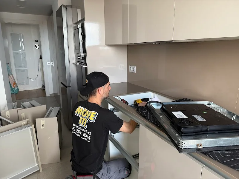 Mudanzas MOVE IT! Terrassa en Carrer de Joan Monpeó, 120, El Segle XX, 08223 Terrassa, Barcelona, España - Imagen 1