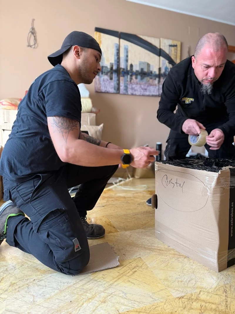 Mudanzas MOVE IT! Terrassa en Carrer de Joan Monpeó, 120, El Segle XX, 08223 Terrassa, Barcelona, España - Imagen 3