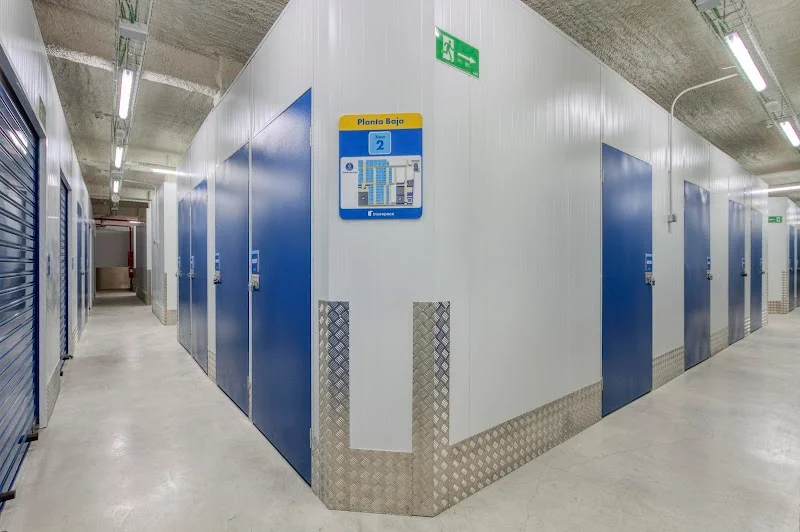 Bluespace Badalona Sur en Av. del Maresme, 90, 08918 Badalona, Barcelona, España - Imagen 2