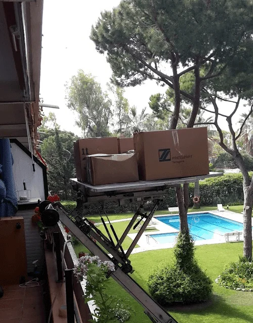 RF Mudanzas Badalona | Plataforma Elevadora en Carrer d'Àngel Guimerà, 46, 08917 Badalona, Barcelona, España - Imagen 3