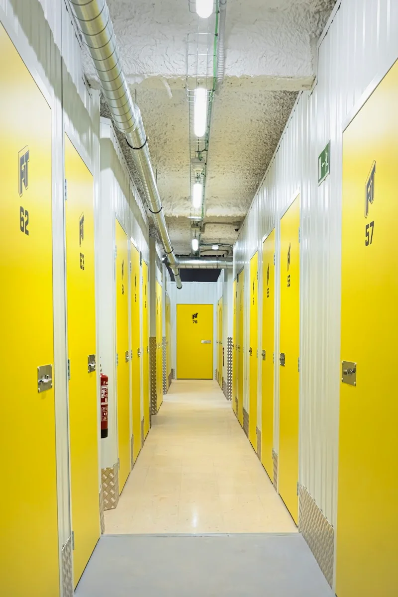 FUERA TRASTOS en C. Aureliano San Román, 38, 33011 Oviedo, Asturias, España - Imagen 2