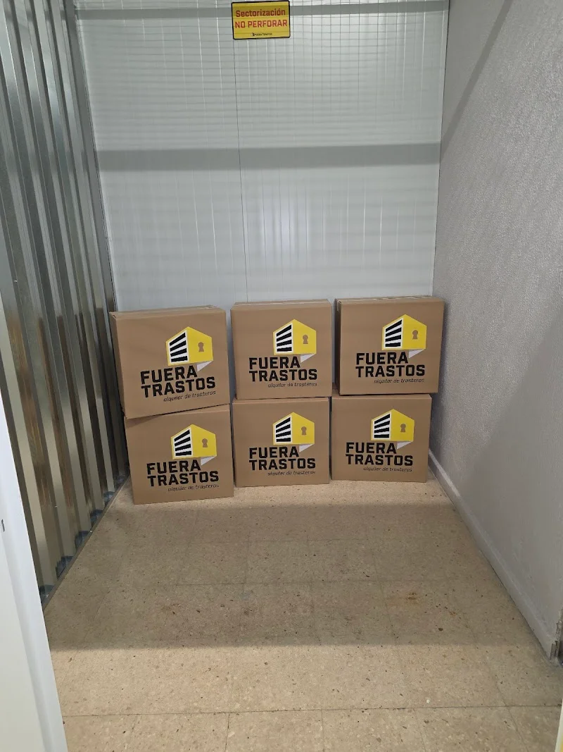 FUERA TRASTOS en C. Aureliano San Román, 38, 33011 Oviedo, Asturias, España - Imagen 4