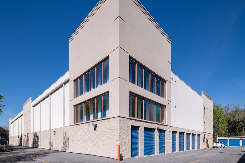 Trastero Mini Mall Storage en 3350 Dovera Dr, Oviedo, FL 32765, EE. UU. - MejorTrastero