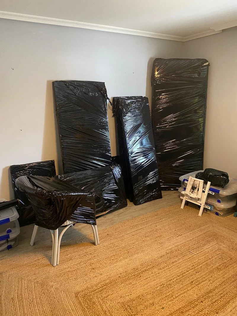 Mudanzas Transporte Astur en C. Coronel Bobes, 12, 33011 Oviedo, Asturias, España - Imagen 2