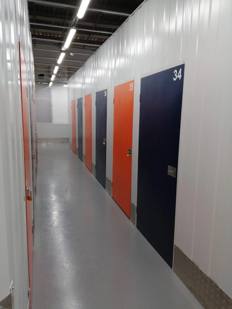 TRASTERS JSBOX en Carrer de la Garrotxa, 4, 08192 Sant Quirze del Vallès, Barcelona, España - Imagen 1