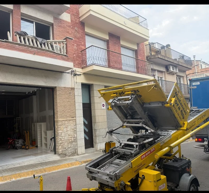 Mudanzas Lora en Carrer de Campoamor, 103, 08204 Sabadell, Barcelona, España - Imagen 2