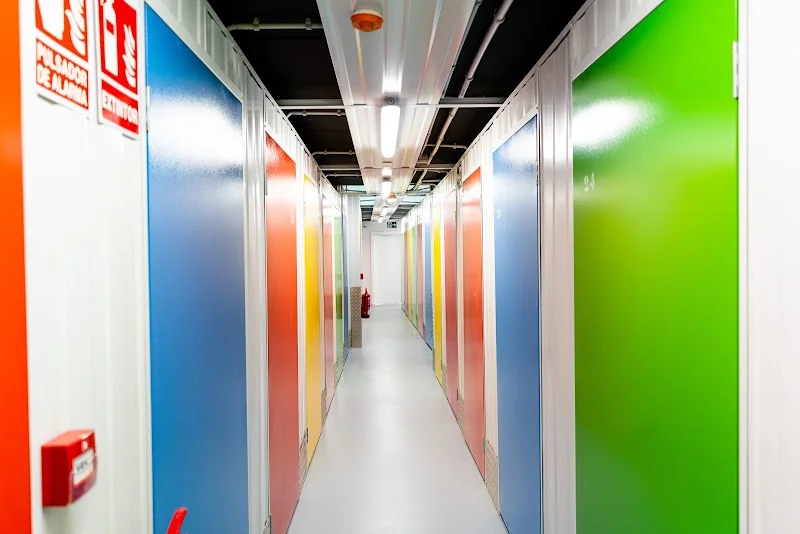 Luggage 24/365: trasteros inteligentes en C. Real, 44, Bajo B, 30201 Cartagena, Murcia, España - Imagen 1