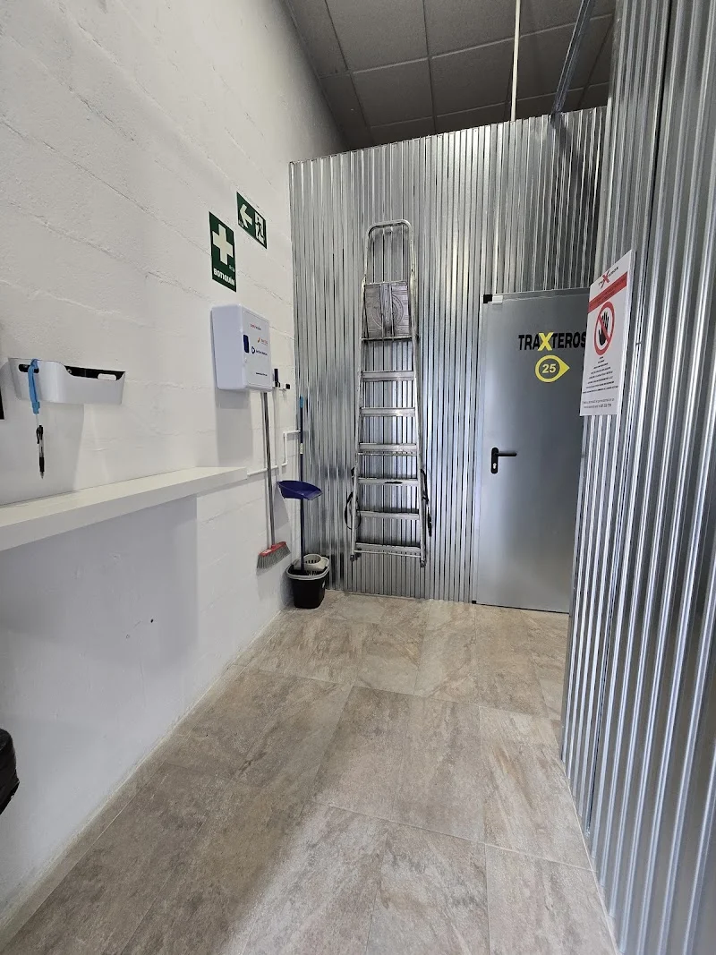 TRASTEROS (TRAXTEROS) en C. Hijuela del Membrillar, 1, 11405 Jerez de la Frontera, Cádiz, España - Imagen 5